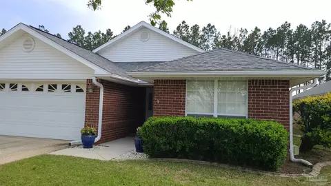 19 Easton St, Cantonment, FL 32533