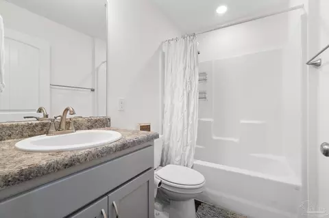 Bath - 3988 Edgefield St, Pace, FL 32571 photo 3 of 4