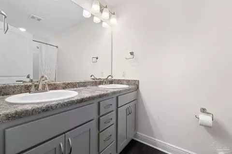 Bath - 3988 Edgefield St, Pace, FL 32571 photo 2 of 4