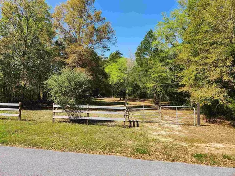 8720 S Lynn Rd, Milton, FL 32583