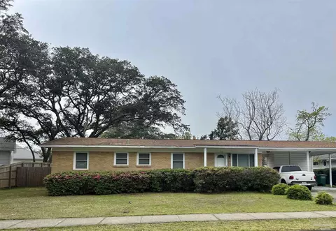 111 Navarre St, Gulf Breeze, FL 32561