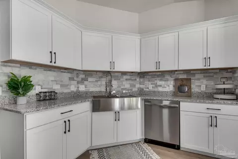 Kitchen - 5759 Michael Dr, Milton, FL 32583 photo 3 of 4