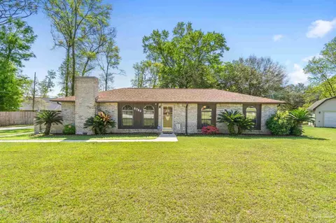 5793 Sunview Dr, Milton, FL 32570