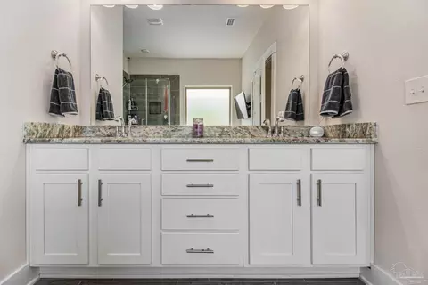 Bath - 6149 Cherry Hill Cir, Pace, FL 32571 photo 5 of 8