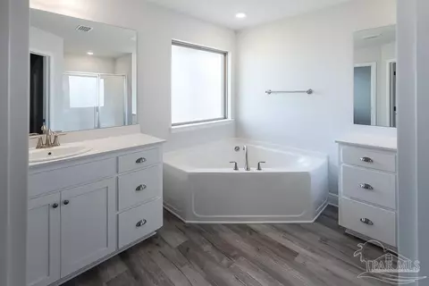 Bath - 6500 Benelli Dr, Milton, FL 32570 photo 4 of 7