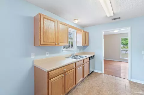 Kitchen - 7875 Old Hickory Hammock Rd, Milton, FL 32583 photo 3 of 5