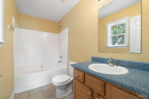 Bath - 7875 Old Hickory Hammock Rd, Milton, FL 32583 photo 2 of 3