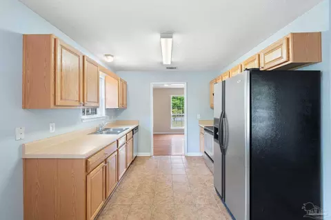 Kitchen - 7875 Old Hickory Hammock Rd, Milton, FL 32583 photo 4 of 5