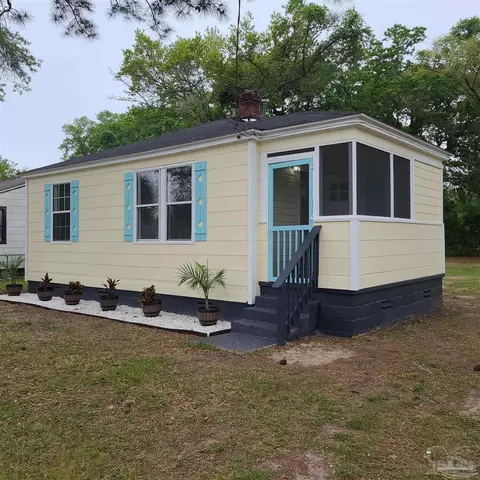 11 Carver Dr, Pensacola, FL 32506