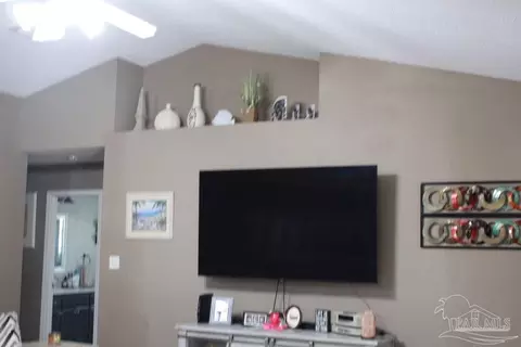 Living - 4016 Willis Way, Milton, FL 32583 photo 3 of 6