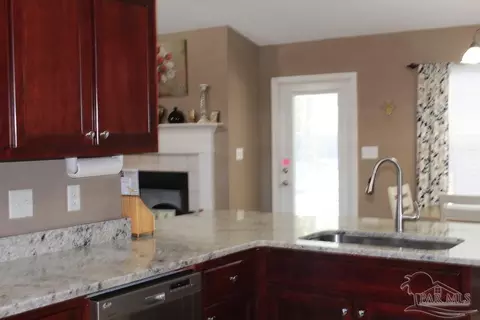 Kitchen - 4016 Willis Way, Milton, FL 32583 photo 6 of 7