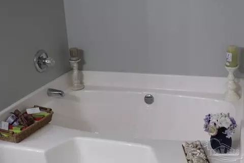 Bath - 4016 Willis Way, Milton, FL 32583 photo 4 of 6