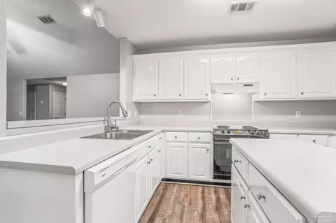 Kitchen - 4681 Autumndale Dr, Pace, FL 32571 photo 2 of 3