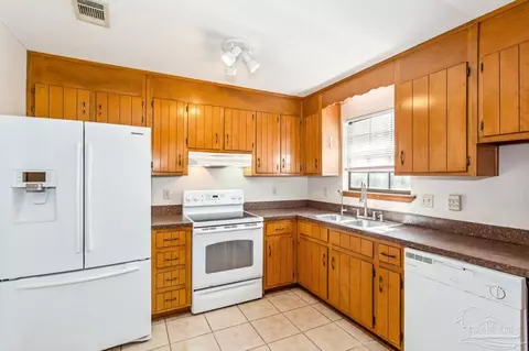 Kitchen - 4747 Easter St, Pace, FL 32571 photo 2 of 3