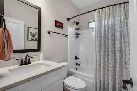 Bath - 3928 Fielding Ct, Pace, FL 32571 photo 4 of 4