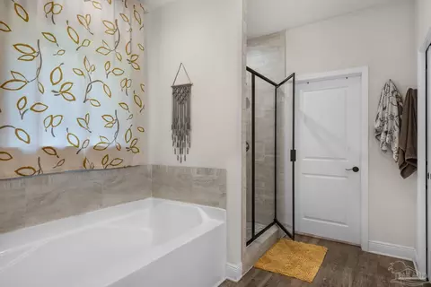 Bath - 3928 Fielding Ct, Pace, FL 32571 photo 2 of 4