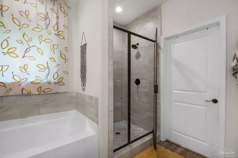 Bath - 3928 Fielding Ct, Pace, FL 32571 photo 3 of 4