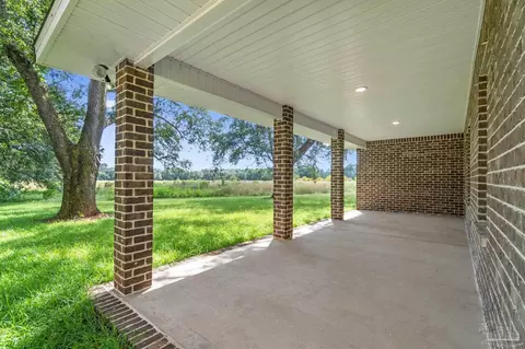 Exterior - 9182 Trident Rd, Milton, FL 32583 photo 5 of 6