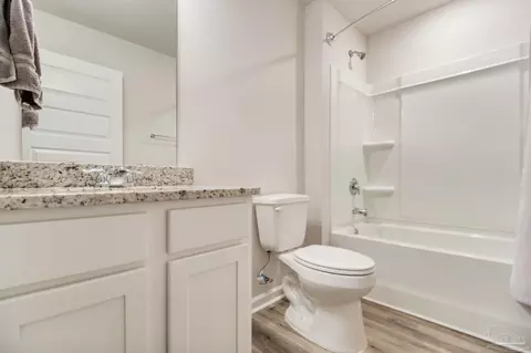 Bath - 7655 Gumbo Ave, Pace, FL 32571 photo 4 of 4