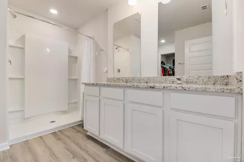 Bath - 7655 Gumbo Ave, Pace, FL 32571 photo 1 of 4
