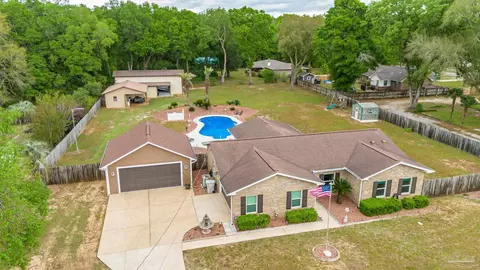 5850 Cherokee Dr, Milton, FL 32570