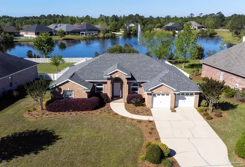 5609 Highland Lake Dr, Milton, FL 32583