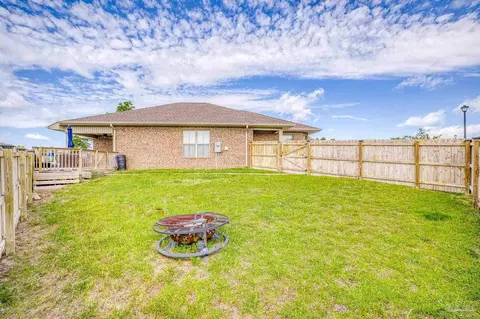 Exterior - 5595 Blue Sky Ct, Milton, FL 32583 photo 13 of 14