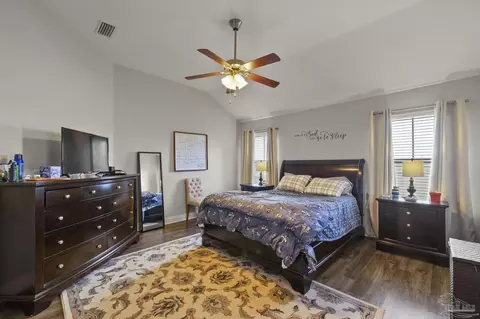 Bedroom - 5595 Blue Sky Ct, Milton, FL 32583 photo 4 of 6