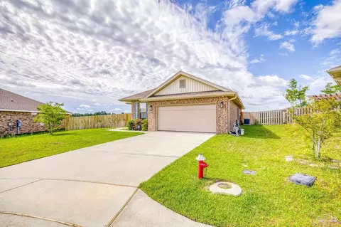 Exterior - 5595 Blue Sky Ct, Milton, FL 32583 photo 3 of 14