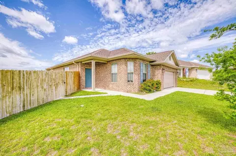 Exterior - 5595 Blue Sky Ct, Milton, FL 32583 photo 8 of 14
