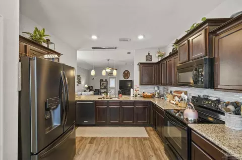 Kitchen - 5595 Blue Sky Ct, Milton, FL 32583 photo 4 of 7