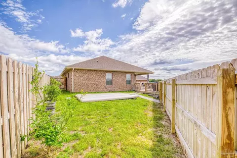 Exterior - 5595 Blue Sky Ct, Milton, FL 32583 photo 5 of 14