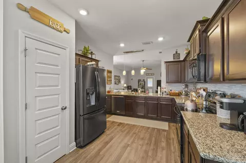 Kitchen - 5595 Blue Sky Ct, Milton, FL 32583 photo 5 of 7