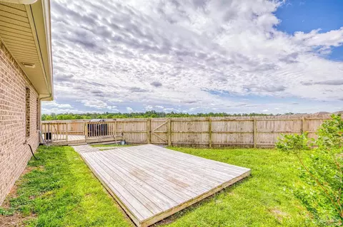 Exterior - 5595 Blue Sky Ct, Milton, FL 32583 photo 6 of 14