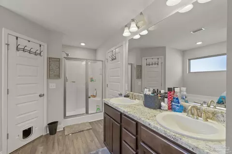 Bath - 5595 Blue Sky Ct, Milton, FL 32583 photo 1 of 3