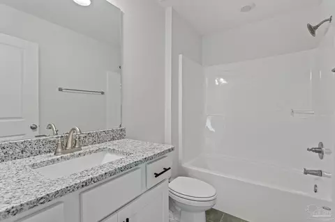 Bath - 2946 N 10th Ave, Milton, FL 32583 photo 3 of 3