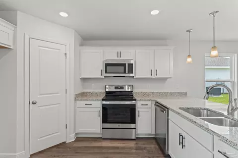 Kitchen - 2946 N 10th Ave, Milton, FL 32583 photo 1 of 5