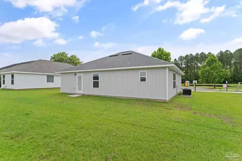 Exterior - 2946 N 10th Ave, Milton, FL 32583 photo 4 of 8
