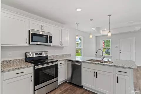 Kitchen - 2946 N 10th Ave, Milton, FL 32583 photo 2 of 5