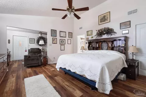 Bedroom - 5522 Chipper Ln, Pace, FL 32571 photo 3 of 9