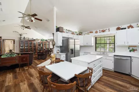 Kitchen - 5522 Chipper Ln, Pace, FL 32571 photo 2 of 5
