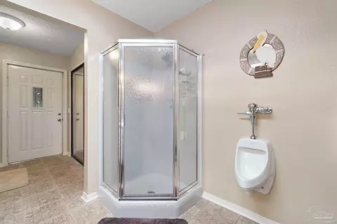 Bath - 5522 Chipper Ln, Pace, FL 32571 photo 2 of 4