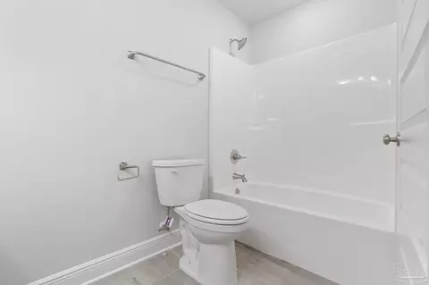 Bath - 2986 N 10th Ave, Milton, FL 32583 photo 1 of 3