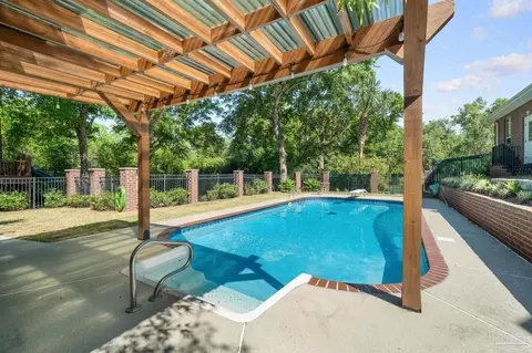 Exterior - 5952 Cromwell Dr, Pace, FL 32571 photo 4 of 10