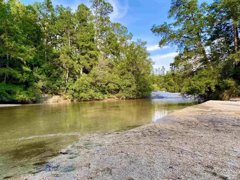 1617 Christmas Tree Rd, Milton, FL 32570