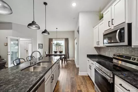 Kitchen - 546 Griswold Rd, Jay, FL 32565 photo 5 of 7