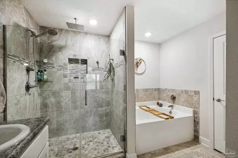Bath - 546 Griswold Rd, Jay, FL 32565 photo 2 of 4