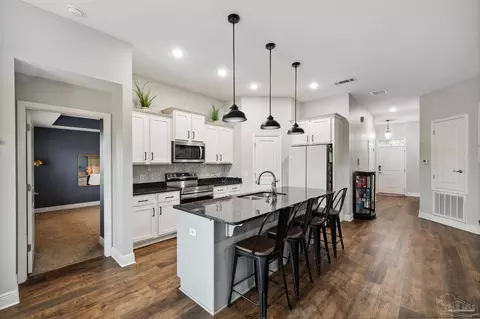 Kitchen - 546 Griswold Rd, Jay, FL 32565 photo 1 of 7