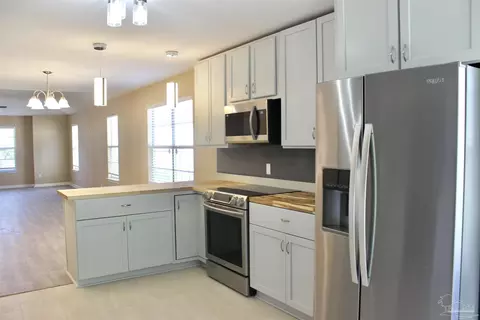 2460 Gulf Breeze Ave, Pensacola, FL 32507