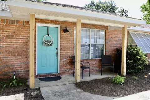1697 Oak Dr, Gulf Breeze, FL 32563